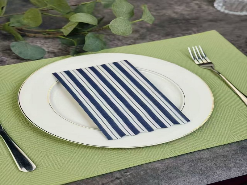Style de table facile : comment les serviettes découpées ajoutent un charme instantané aux fêtes