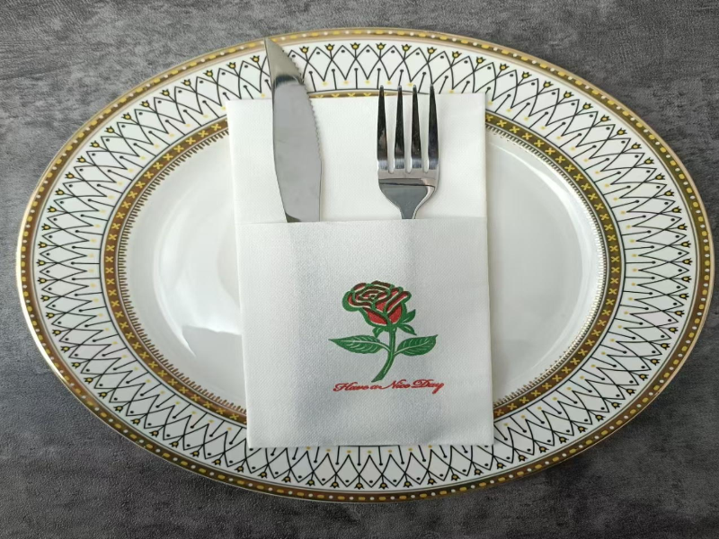 Pourquoi les serviettes Airlaid deviennent-elles populaires dans les tables haut de gamme ?