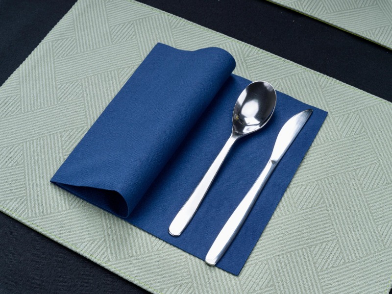 Comment les serviettes Airlaid remplacent les serviettes en tissu traditionnelles dans la gastronomie