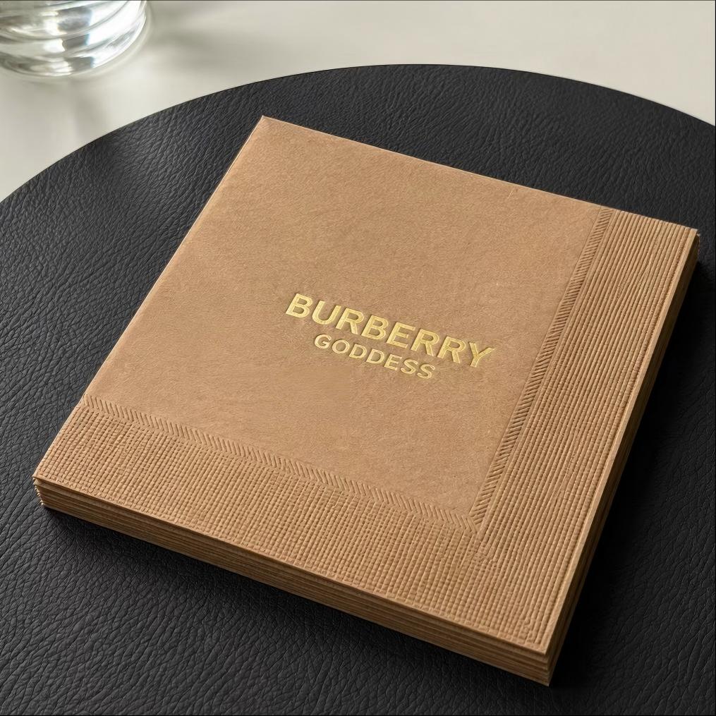 Serviettes en papier marron estampées à la feuille d'or de luxe | 25x25 cm | Personnalisé « Déesse Burberry »